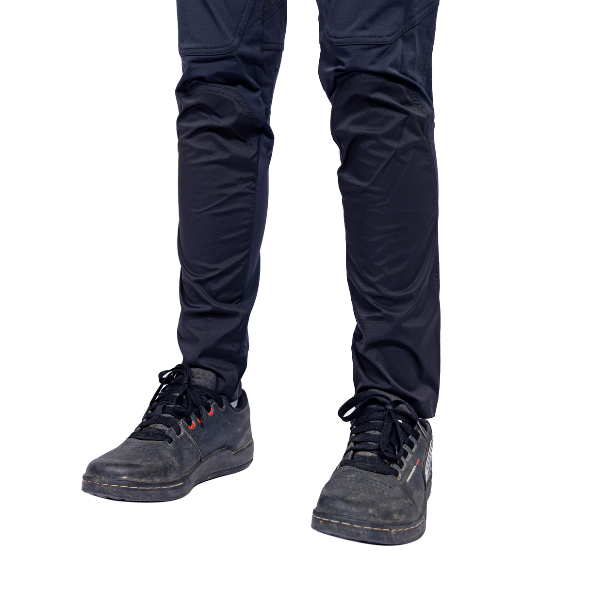 Kinder MTB-Hose für den Herbst, CF Hybrid in Schwarz - Detailansicht Schienbeine