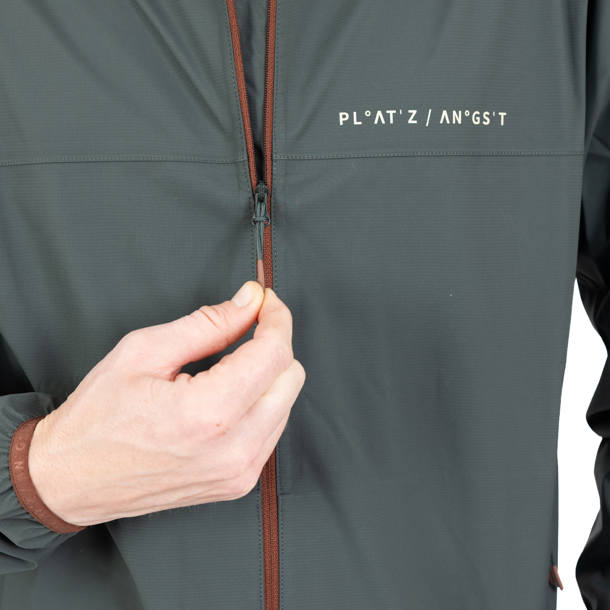 Regenjacke DFL EVO Grün - Vorderansicht im Detail, Logodruck